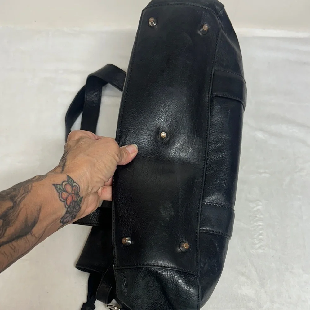 Wilsons Leather Black Messenger Bag